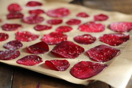 oven-baked beet chips