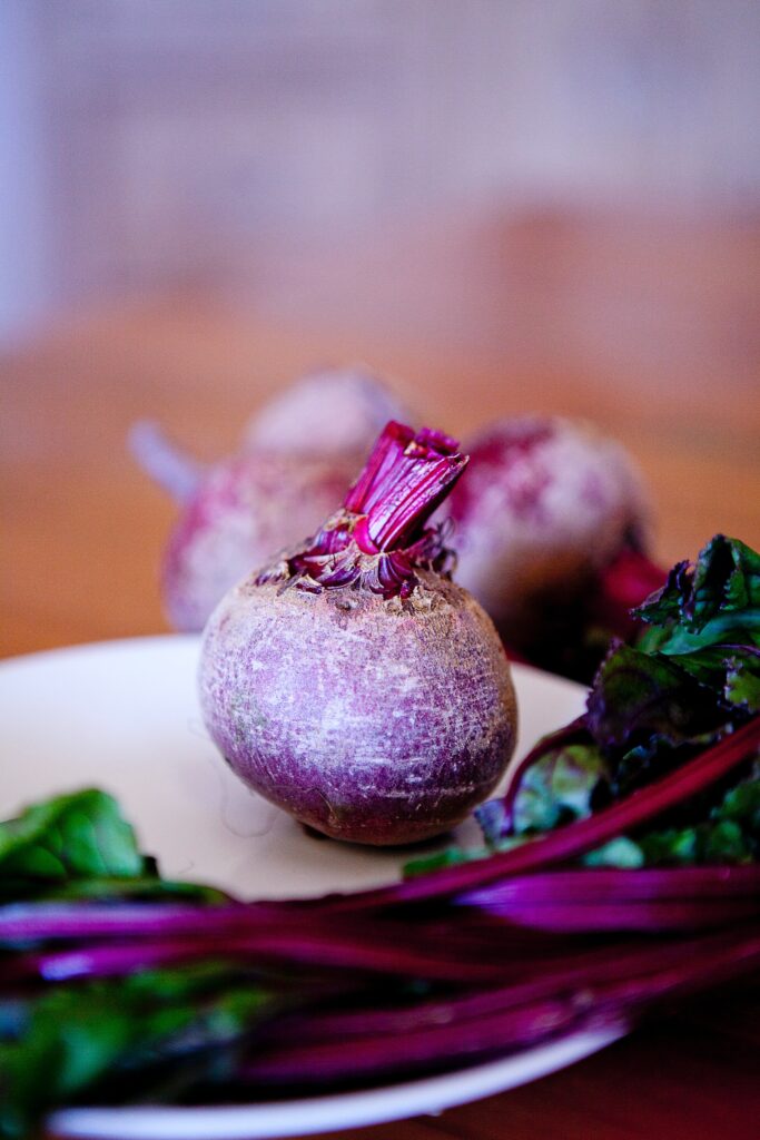 oven-baked beet chips